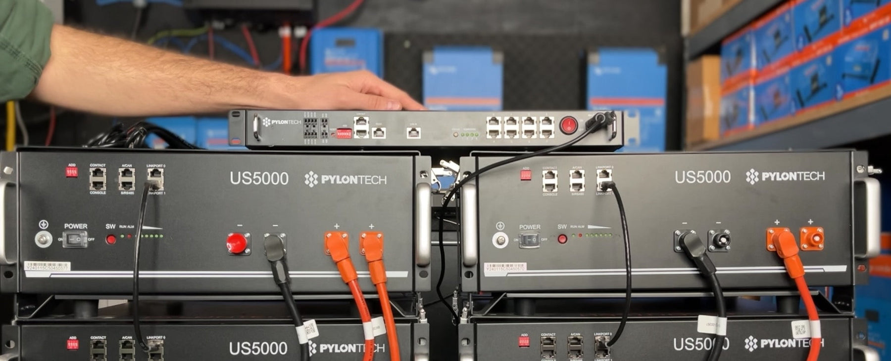 Pylontech low voltage battery combiner hub